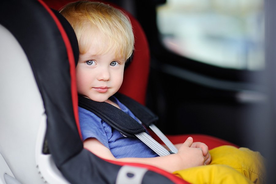 Consejos de seguridad para bebés en casa y en el coche